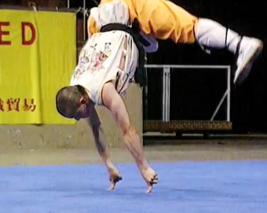 Shaolin-Monk-VS-Balances-On-2-Fingers-Flips